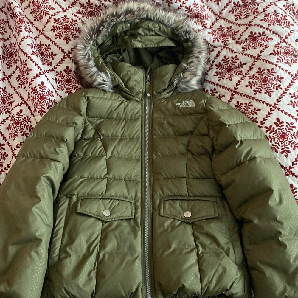 Little girls north face jacket. 7/8. Good used condition. No flaws no issues.